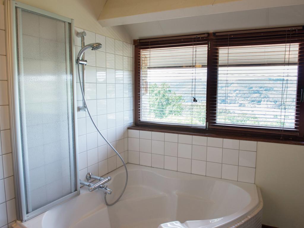 Luxury In With Bubble Bath Apartment